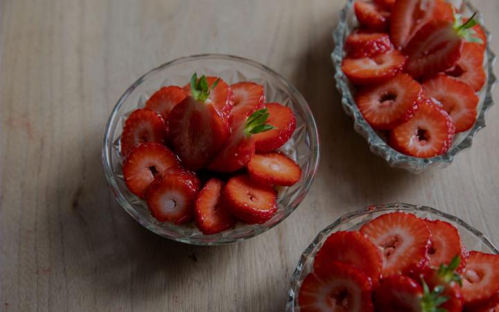 La recette du quinoa local aux fraises et lait d'avoine du chef étoilé Florent Ladeyn