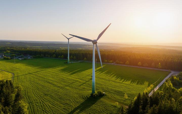 Paysage avec éolienne en France