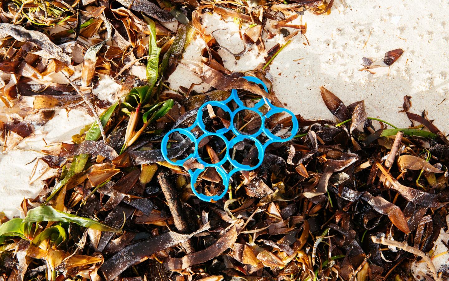 Un objet en plastique retrouvé sur une plage à Watamu (Kenya)